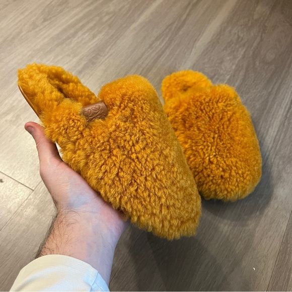 Loewe Anagram-debossed Shearling Slippers - Yellow Size 37 - Picture 4 of 9